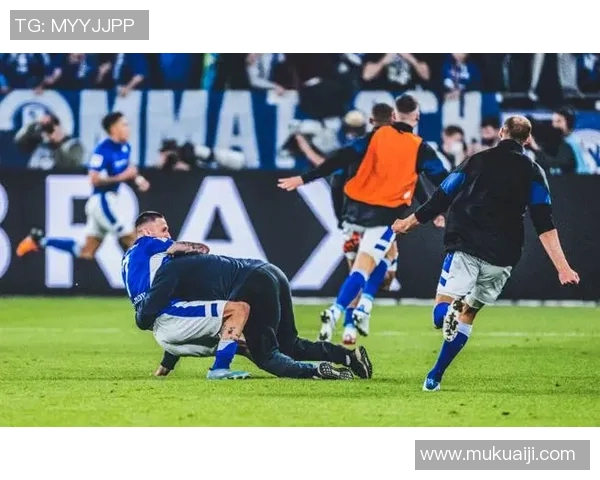 沙尔克04豪取德甲重要胜利,振奋球迷心情 沙尔克04豪取德甲重要胜利,振奋球迷心情