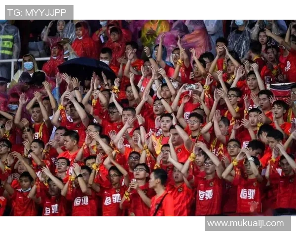 深圳队主场战胜广州队,取得中超联赛首胜 深圳队主场战胜广州队,取得中超联赛首胜